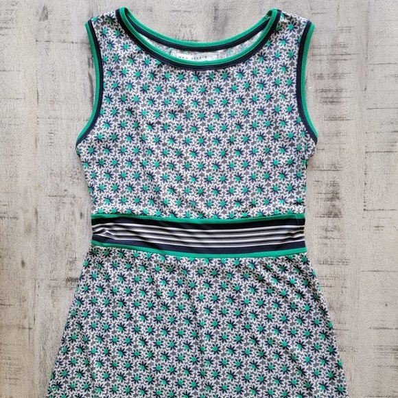 Max Studio White Navy and Green Daisy Sleeveless Fit and Flare Dress - Picture 3 of 10